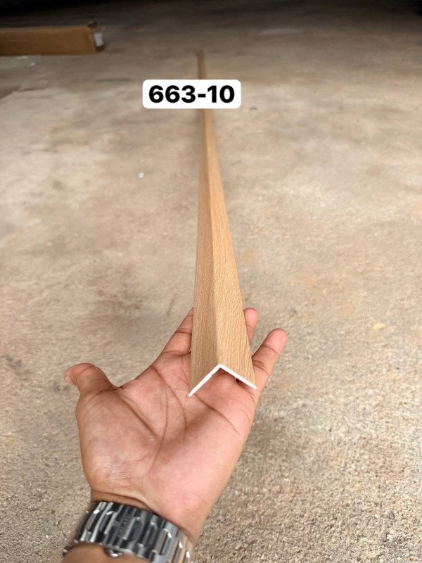 ជ្រី V
